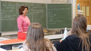 Nejla van Waaijen unterrichtet eine der Vorbereitungsklassen an der Gemeinschaftsschule Horb. Foto: Schneider