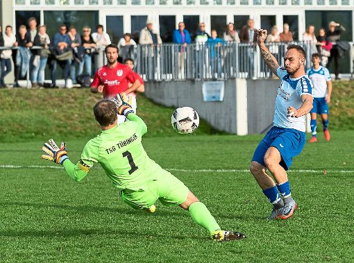Pietro Fiorenza brachte den FC 07 Albstadt beim Gastspiel in Tübingen zwar mit 1:0 in Führung,  am Ende siegten aber die Gastgeber mit 2:1.   Foto: Eibner