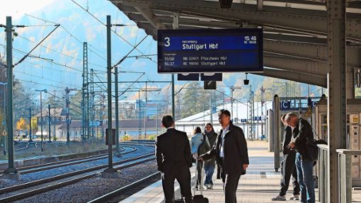 Wird die direkte Zugverbindung an den Stuttgarter Hauptbahnhof länger bestehen bleiben, wenn es bei Stuttgart 21 zu Verzögerungen kommt? Foto: Lück