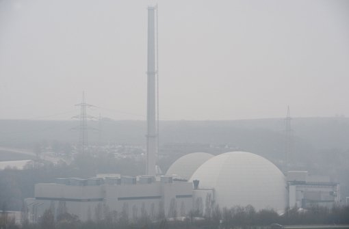Beim Austausch eines defekten Brennelements im AKW Neckarwestheim II sind Ende Oktober offenbar radioaktive Strahlungen ausgetreten. Eine Gefahr für die Bevölkerung habe nicht bestanden. Foto: dpa