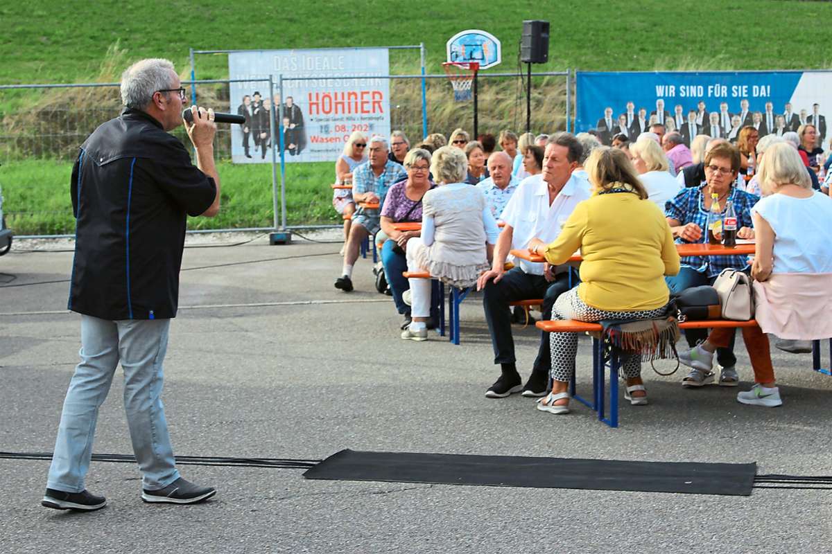 In Aktion: der Singende Wasenwirt  Heinz Koch.