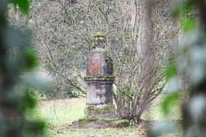 Detlev Bührer lobt den Alten Friedhof als einen Ort von Bedeutung und Schönheit. Foto: Stiegler Foto: Schwarzwälder Bote
