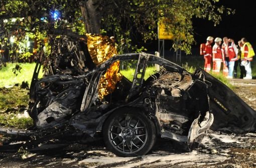 Zwei Tote und zwei Schwerverletzte bei Verkehrsunfall nahe Neidlingen Foto: ddp
