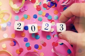 Das neue Jahr 2023 wird überall mit Fantasie und Farbe begrüßt. Foto: Imago/Christian Ohde