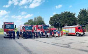 Der Logistikzug der Feuerwehr aus dem Kreisgebiet unterstützt in den von der Hochwasserkatastrophe betroffenen Gebieten in Rheinland-Pfalz. Fünf Fahrzeuge und 18 Mann sind seit Mittwochabend im Einsatz. Foto: Landratsamt