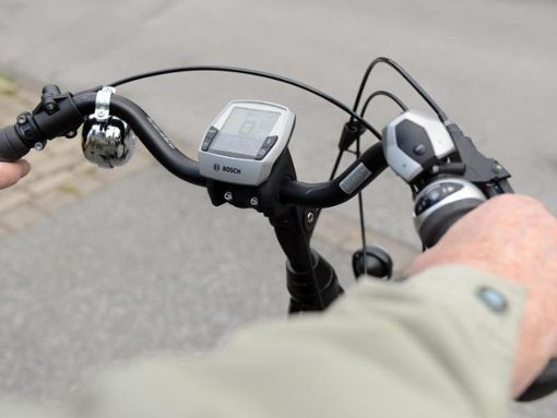 Der 82-Jährige war gegen 11 Uhr mit seinem E-Bike auf dem Radweg von Hasenstock in Richtung Langenalb unterwegs.(Symbolfoto) Foto: dpa