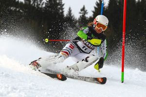 Blitzschnell bewegt sich Ramona Böttinger durch die Slalomtore. Foto: Achberger