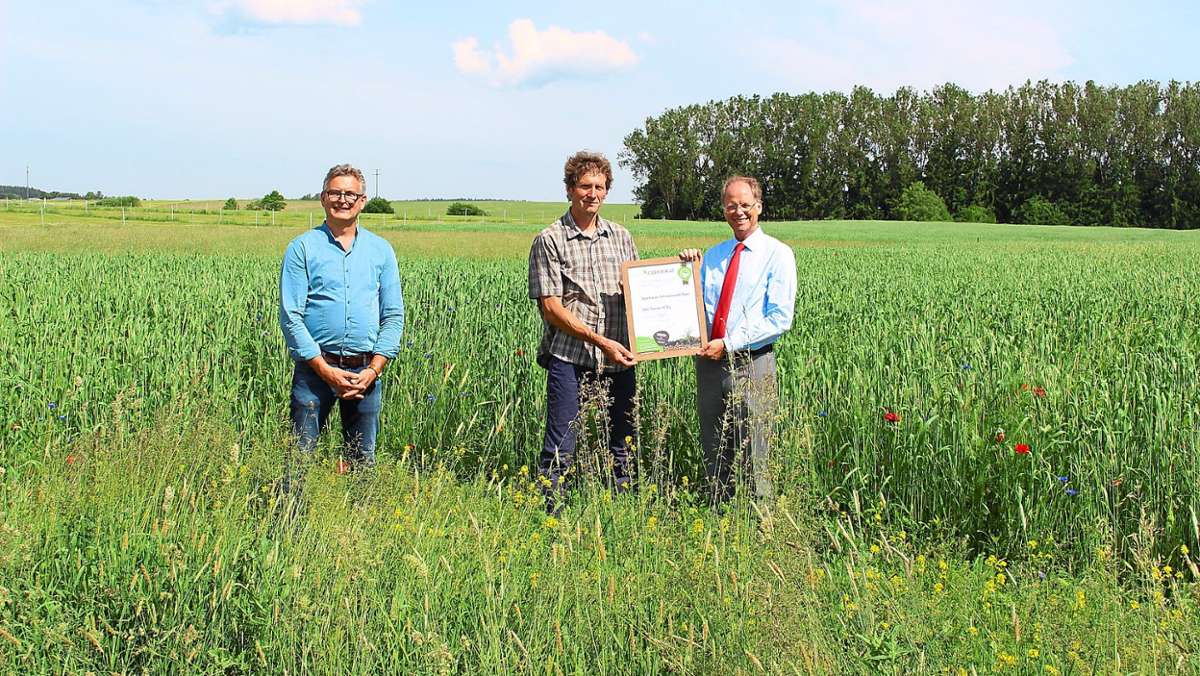 Sparkasse Schwarzwald-Baar engagiert sich bei Ökoprojekt: Kooperation mit Bad Dürrheimer Bio-Bauer
