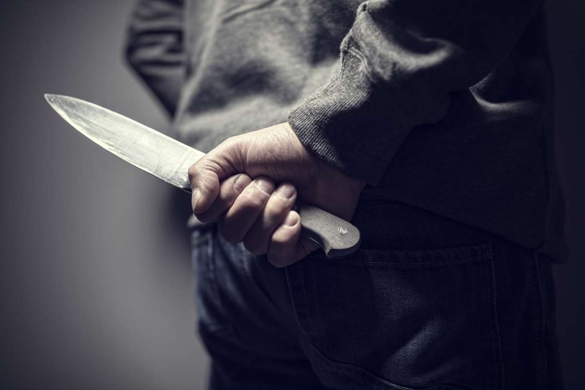 Mit einem Messer soll ein zur Tatzeit 47 Jahre alter Mann einen anderen attackiert haben. (Symbolfoto) Foto: Brian Jackson – stock.adobe.com