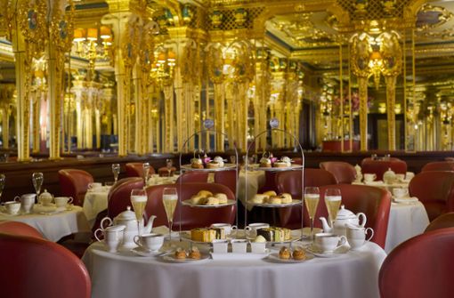Eine Teatime im Grill Room des Hotels Café Royal mit Sandwiches, Scones und Petit Fours. Foto: Giles Christopher/Giles Christopher