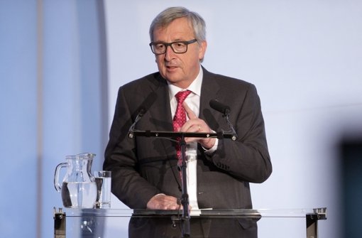 Die EU-Kommission unter Jean-Claude Juncker hat ein Strategiepapier zum Thema Flüchtlinge auf den Tisch gelegt.  Foto: dpa