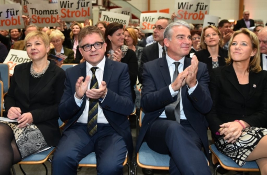 Die CDU-Politiker Guido Wolf und Thomas Strobl hatten bei der Regionalkonferenz in Sinsheim ihre Frauen dabei.