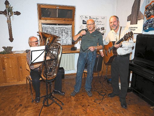 Das Haslen-Panikorchester (aktive Sänger) des Bösinger Männerchors (von links): Günther Grimm, Helmut Ohnmacht und Harald Bacher. Foto: Hölsch Foto: Schwarzwälder-Bote