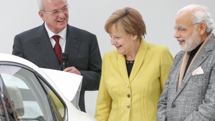 Winterkorn und Merkel zeigen 
