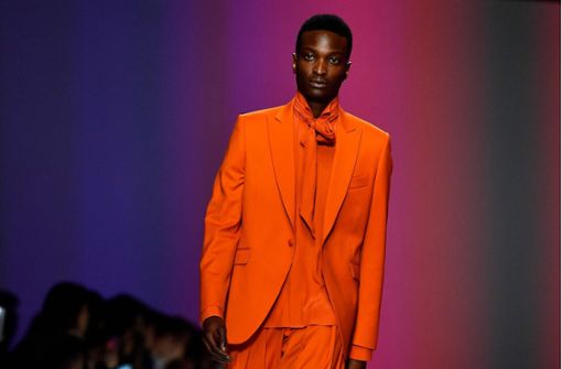 Orange als neuer Trendton in der Mode: So lässt sich die Farbe gut kombinieren (Symbolbild). Foto: AFP/PAU BARRENA