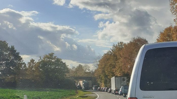 A  81 Richtung Singen war nach schwerem Lkw-Unfall gesperrt