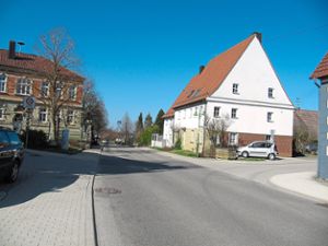 An dieser Kreuzung an der Ecke Böblinger Straße/Schwalbenweg soll nach dem Vorschlag des Ortschaftsrats ein Spiegel zum besseren Abbiegen angebracht werden.  Foto: Faust Foto: Schwarzwälder Bote