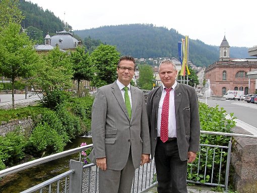 Peter Hauk, Vorsitzender der CDU-Fraktion im Landtag, und Abgeordneter Thomas Blenke (rechts) in Bad Wildbad. Gestern besuchten sie den westlichen Teil des Kreises Calw. Foto: Kugel