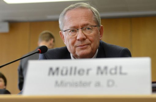 Der ehemalige Vorsitzende des EnBW-Untersuchungsausschuss, Ulrich Müller, am Freitag vor dem Untersuchungsausschuss. Foto: dpa