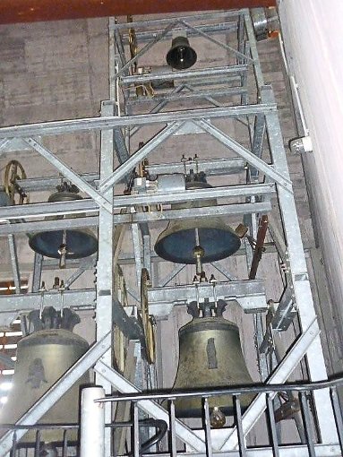 Der Bösinger Glockenturm mit den fünf Glocken, oben die erste ist das Wetterglöcklein.   Foto: Hölsch Foto: Schwarzwälder-Bote