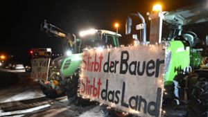Die Bauern – wie hier bei Neuhausen - protestieren gegen die aktuellen Sparpläne der Ampel-Koalition. Foto: dpa/Bernd Weißbrod