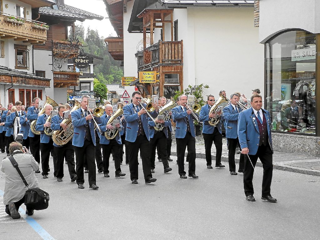 Die Haiterbacher Musiker bei einem Umzug in Maria Alm. Fotos: Renz Foto: Schwarzwälder-Bote