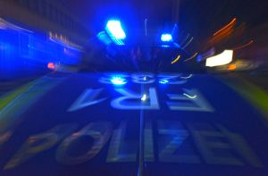 Der 33-Jährige prallte auf dem Radweg zwischen Jungingen und Schlatt gegen einen unbeleuchteten BMW, der auf dem Radweg abgestellt war. (Symbolfoto) Foto: dpa