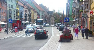 An der Hochbrücktorstraße befinden sich links und rechts Angebotsstreifen. Doch für welche Verkehrsteilnehmer sind sie gedacht? Foto: Smaoui/Schnekenburger