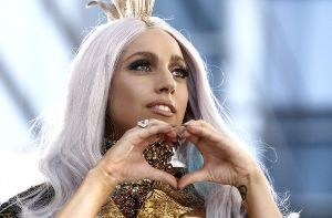 Liebesbekundungen für ihre Fans: Mit acht Trophäen ist Lady Gaga die Königin der Preisverleihung. Foto: AP