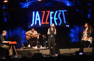 Yvonne Catterfeld und ihre Band sorgen für einen gelungenen Auftakt des Rottweiler Jazzfests. Foto: Weisser