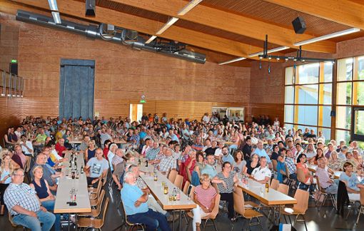 Nochmals über 400 Interessierte waren zur Kandidatenvorstellung und Fragerunde in die Kastellhalle Waldmössingen gekommen. Foto: Herzog Foto: Schwarzwälder Bote