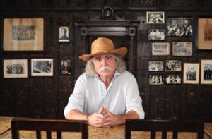 Twain-Darsteller Klaus Mombrei im badischen Traditionsgasthaus „Zum Roten Ochsen“, das Mark Twain ebenfalls kannte.  Foto: Johannes Hoffmann