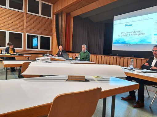 Die Firma Dinies (Villingendorf) hat im Februar den UV-C-Luftentkeimer UVG 80 im Bösinger Gemeinderat vorgestellt. Foto: Pfannes