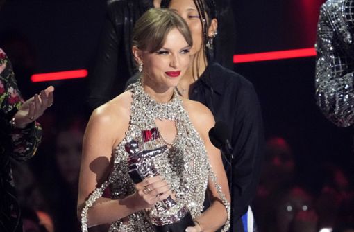 Taylor Swift nahm  den Preis für das Video des Jahres für „All Too Well“  entgegen. Foto: dpa/Charles Sykes
