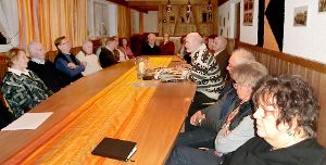 Die Teilnehmer des Gesprächsabends mit Pfarrer Josef Kreidler im Kolpingheim Zimmern Foto: Kirner Foto: Schwarzwälder-Bote
