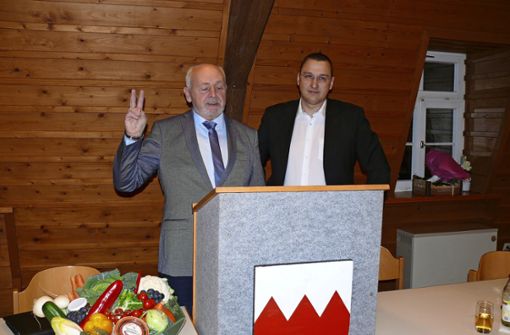 Walter Sieber  ist von Benjamin Gauß als neuer Bürgermeister von Zimmern unter der Burg vereidigt worden. Foto: Visel