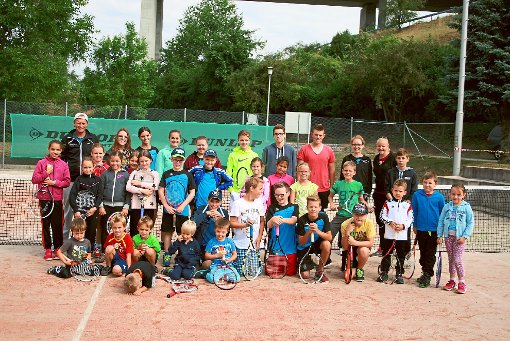 Die Teilnehmer des Jugendtags in Renfrizhausen haben das Tennisabzeichen erworben. Foto: TEV