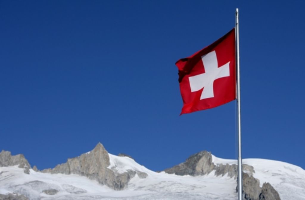Die Schweizer stimmen heute über eine Drosselung der Zuwanderung ab. Foto: dpa-Zentralbild