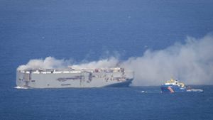 Wie geht es weiter mit dem brennenden Frachter in der Nordsee?