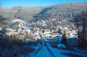 Der Blick von der Sommerbergbahn ins Tal ist beeindruckend. An Weihnachten stand das Gefährt plötzlich still. Foto: Schabert