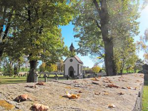 Das geplante Baumgrabfeld auf dem Eutinger Friedhof wird  teurer als geplant.  Archivfoto: Faust Foto: Schwarzwälder Bote