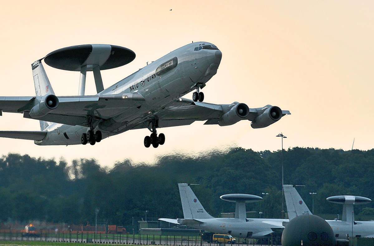 Nato-Flugzeug bei Calw: Darum verschwindet die Aufklärungsmaschine vom  Radar - Calw - Schwarzwälder Bote