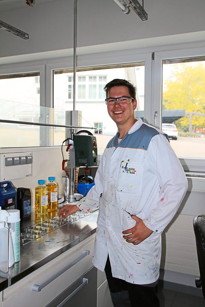 In seiner Ausbildung zum Lacklaboranten bei Frei-Lacke kann Simon Blank seine chemischen Interessen zur Anwendung bringen.