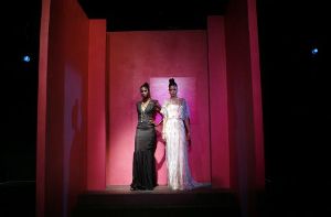 Das bekannteste Mode-Schaulaufen der Welt: Die New York Fashion Week 2010 dauert vom 9. bis zum 16. September und präsentiert sich dieses Jahr klassisch wie nie.  Foto: AP