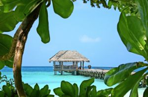 Wo lässt es sich zurzeit besser aushalten als auf den Malediven? Das denken sich wohl  viele Touristen, daher gibt es auffallend viele Buchungen für den kommenden Sommer Foto: picture alliance/dpa/Aliki Nassoufis