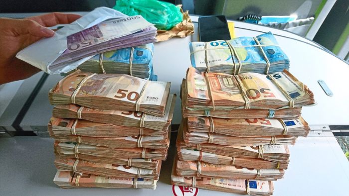 Straftäter schmuggelt 160.000 Euro