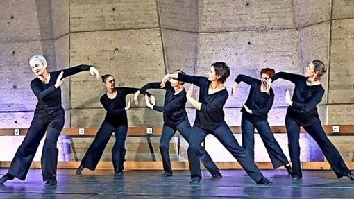 Der Moderne Tanz gilt seit einem Jahr als „Immaterielles Weltkulturerbe“. Cornelia Widmer zeigt wie es geht. Foto: Forum Tanz