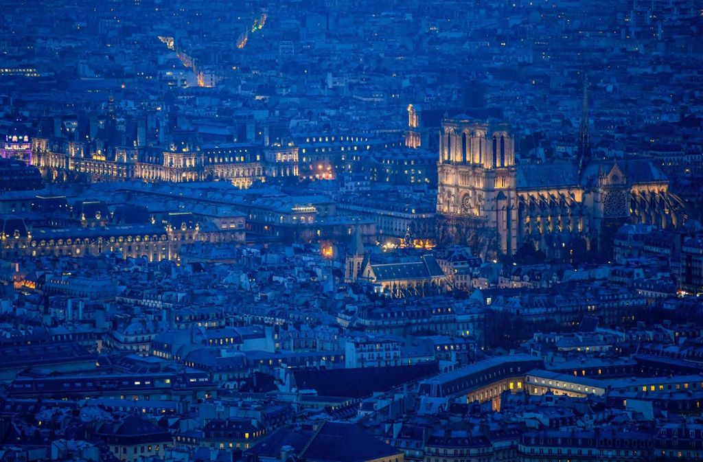 Januar 2018: Blick auf die Kathedrale Notre-Dame de Paris vom Montparnasses aus.