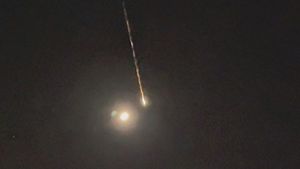 Asteroid verglüht am Berliner Nachthimmel