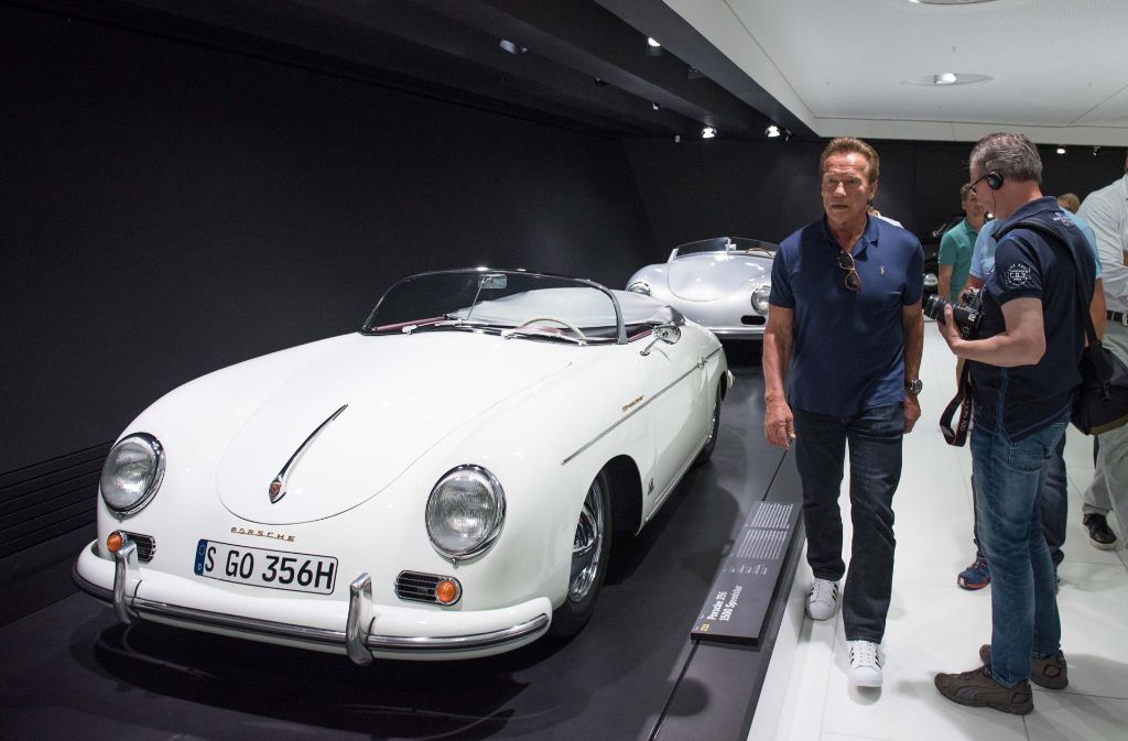 Arnold Schwarzenegger im Porsche-Museum